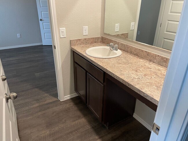 Building Photo - Get an A+ in Savings: Enjoy a $500 Move-In Credit! | 4-Bed, 2.5-Bath Home in Saint Hedwig