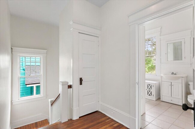 Building Photo - 1808 Bayard Pl