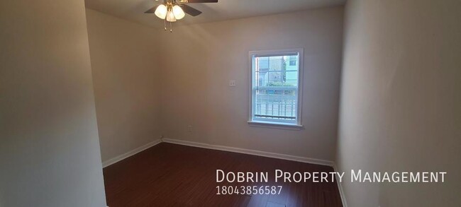 Building Photo - Renovated 5BD: Open floor plan - BLOCKS FR...