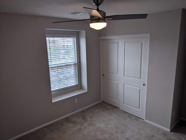 Building Photo - 2860 Alenga St