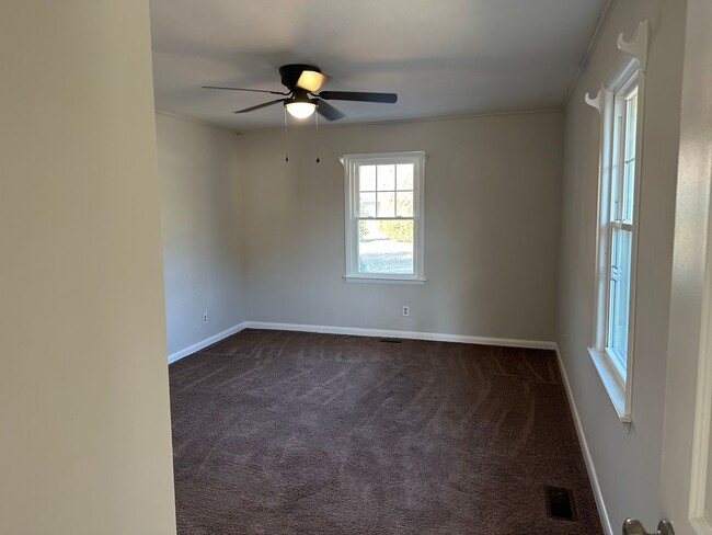 Building Photo - 4 Bedroom 1 1/2 Bath for Rent W/ Converted...