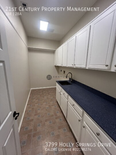 Building Photo - 3799 Holly Springs Dr