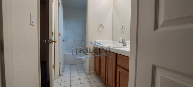 Building Photo - 4 bedroom, 3 bath house with approx. 2,183 sq. ft.