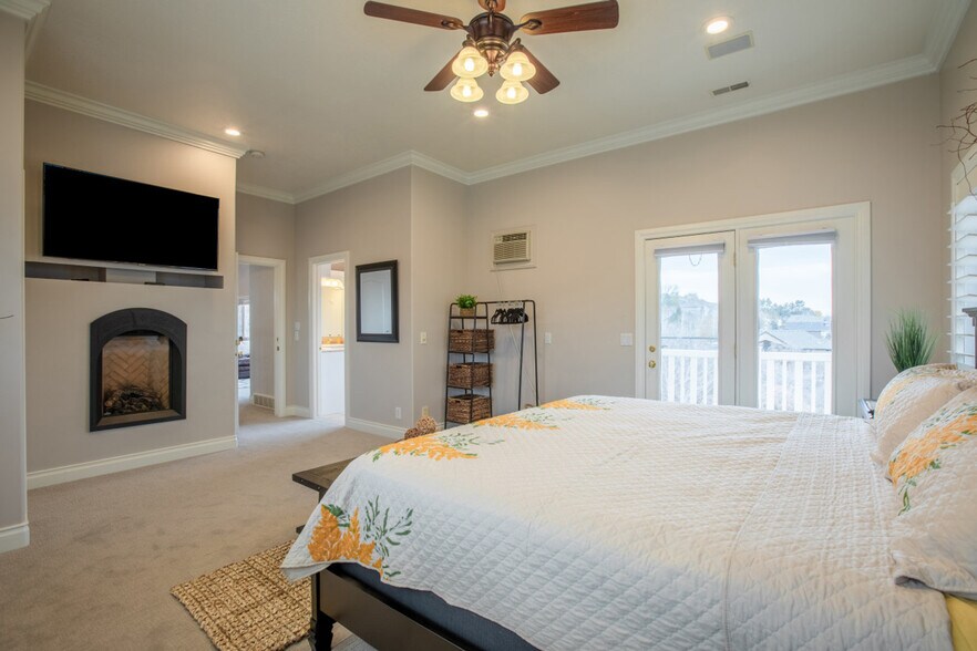 Building Photo - 678 Scenic Hills Dr