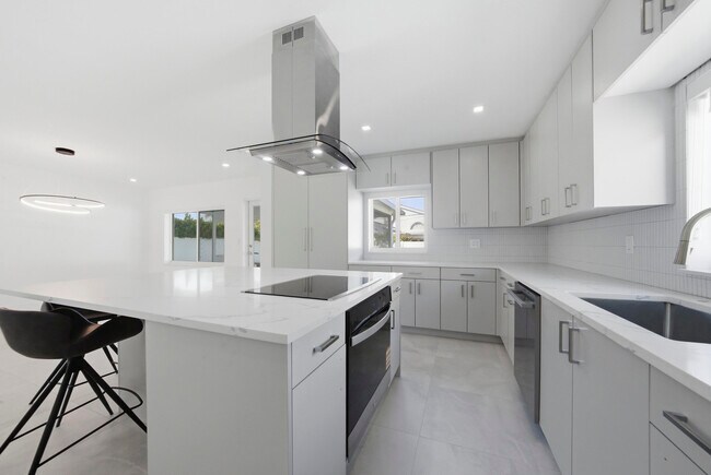 Building Photo - 2001 NE 17th Way