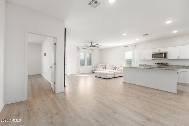 Building Photo - 8133 S 64th Ln