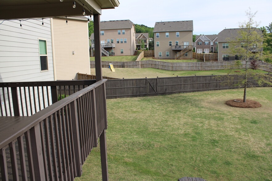 PAtio - Side view - 2940 Furlong Ct