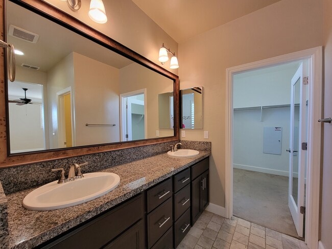 Building Photo - 1609 Bonanza Ln