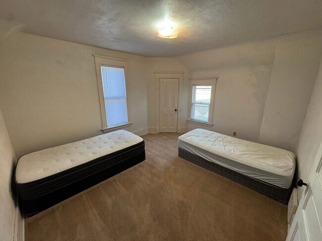 Building Photo - 1722 1st Ave S