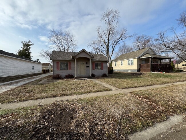 Building Photo - CHATHAM CHARM?! YES, PLEASE.