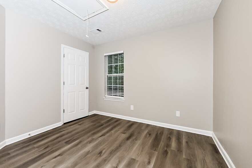 Building Photo - 417 Concord Cir