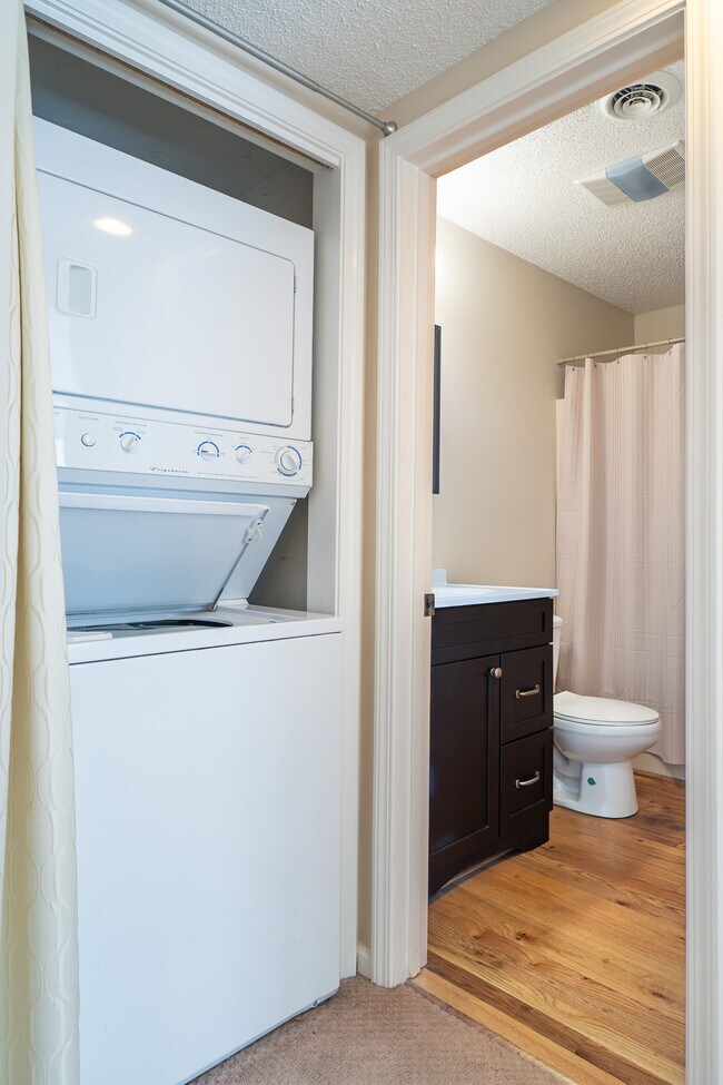 Building Photo - 49 Lake Dr