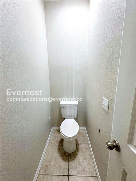 Building Photo - 2318 Sebago Dr