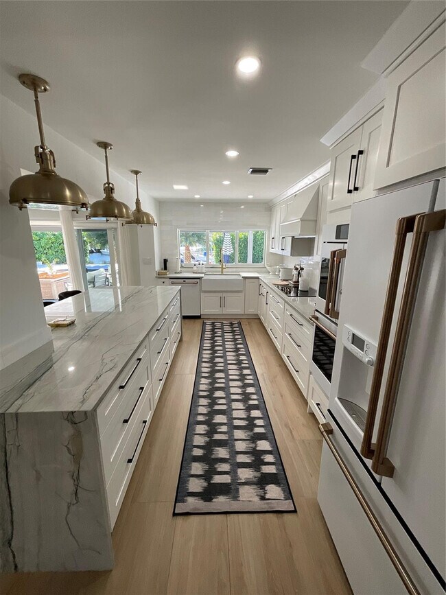 Building Photo - 3000 Jasmine Terrace