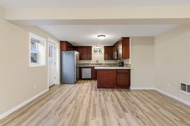 Building Photo - 4430 NE 78th Ave