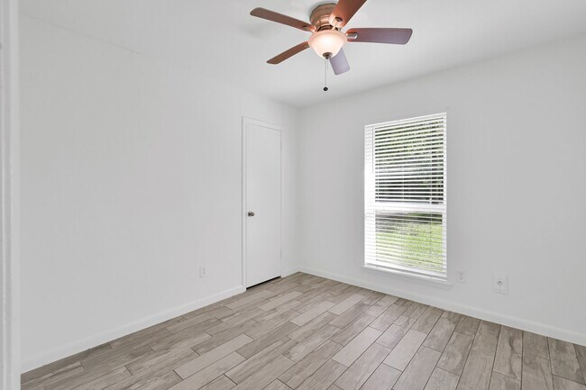 Building Photo - 3 W Woodtimber Ct