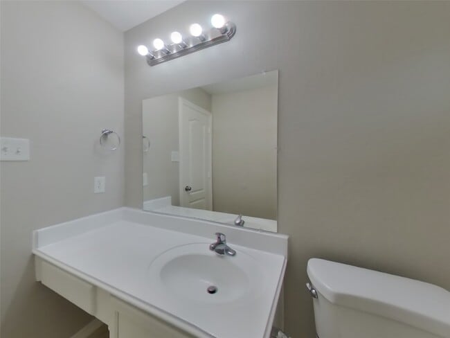 Building Photo - 8026 N Tarrytown Crossing Dr