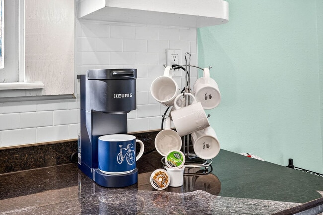 Building Photo - 3321 W San Juan St