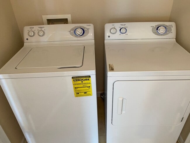 Building Photo - BRIDGEWATER HOME WITH FENCED IN YARD! PRE-LEASING FOR AUGUST 2026!