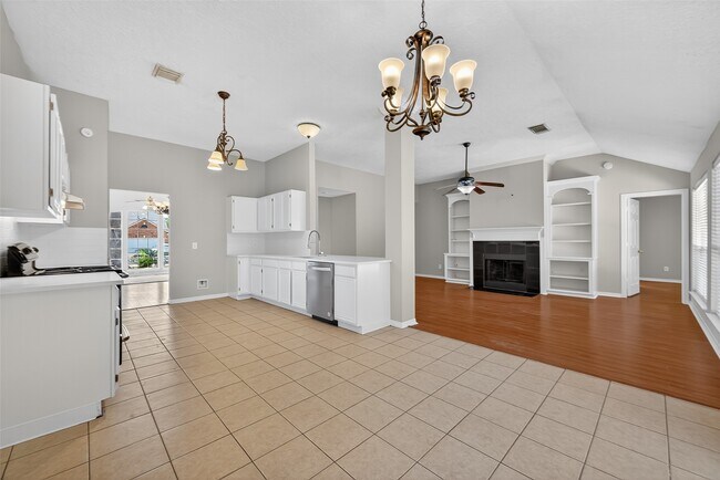 Building Photo - 2306 Lord Nelson Dr