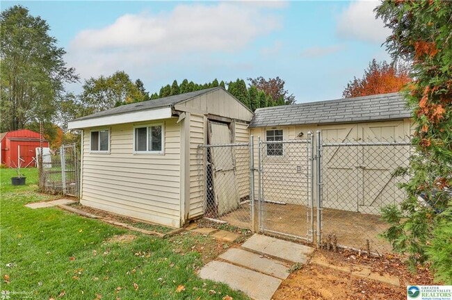 Building Photo - 900 Mine Lane Rd