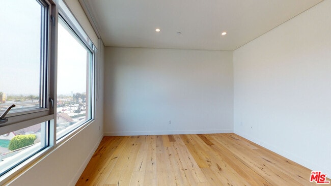 Building Photo - 938 Orange Grove Ave