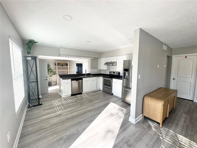 Building Photo - 3913 S Shade Ave