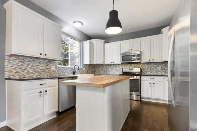 Building Photo - 2260 Hudson Cir