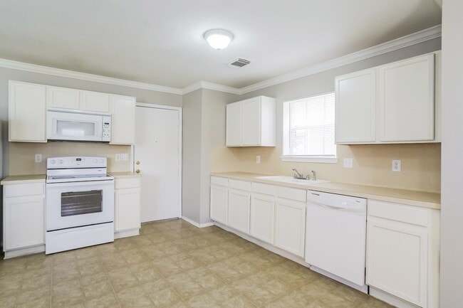 Building Photo - 5827 Clerkenwell Dr