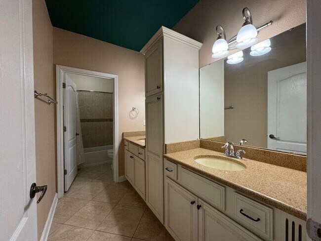 Building Photo - Gulf Breeze - Sea View Pines - 3 bedroom, ...