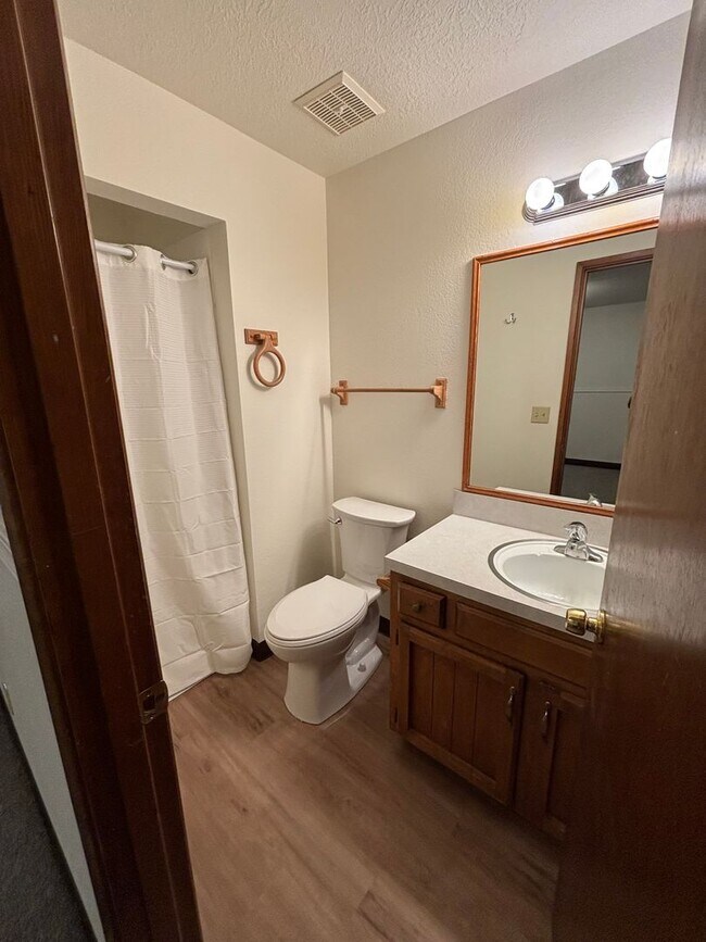 Building Photo - Charming 3-Bedroom 2 Bath Home in SE Salem