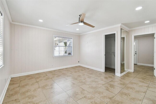 Building Photo - 6817 N Sterling Ave