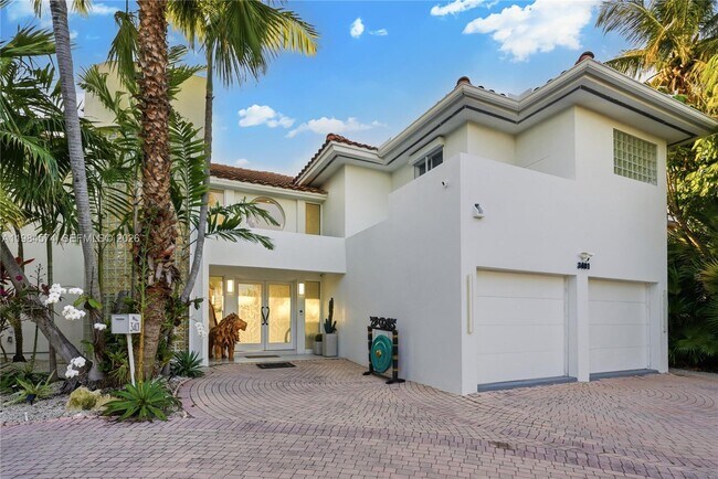 Building Photo - 3401 NE 165th St