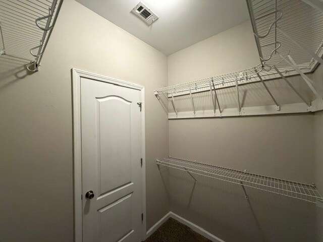 Building Photo - 2457 Lakeview Dr S
