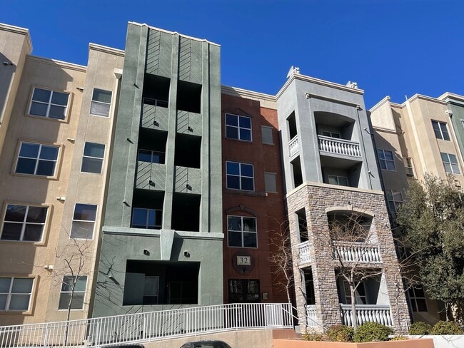 Building Photo - Coming Soon-2 Bedroom Unit in Manhattan Guard Gated Community!