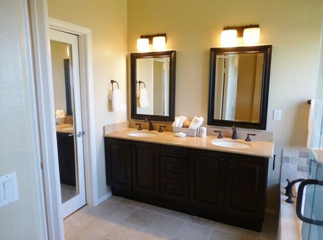 Building Photo - 7275 Surfbird Cir