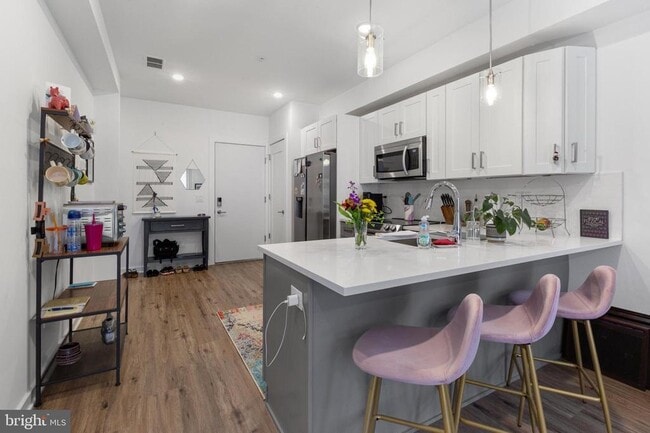 Building Photo - 304 Master St