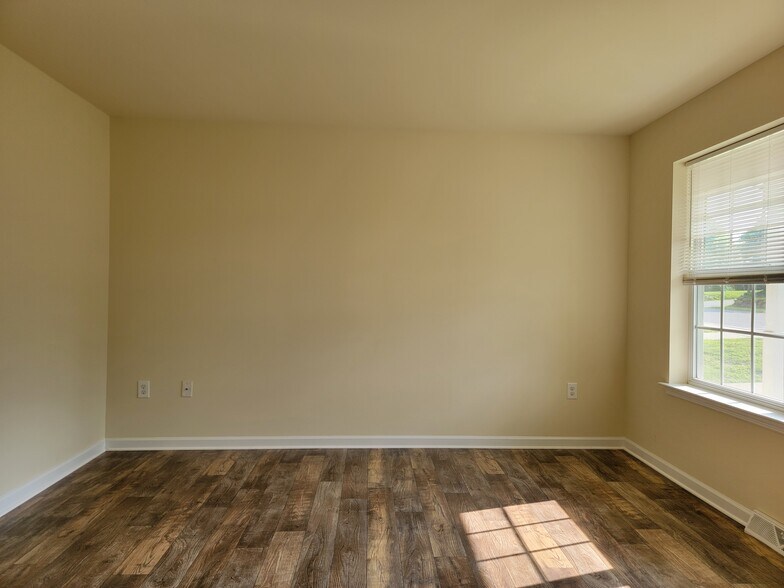 Building Photo - 118 Park Place Cir