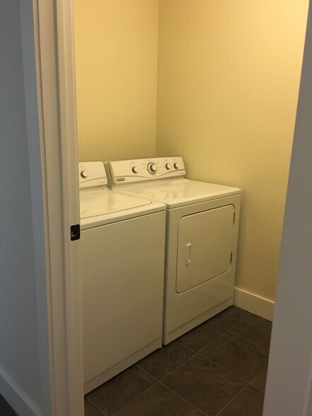 Laundry - 1711 Lone Pine Dr