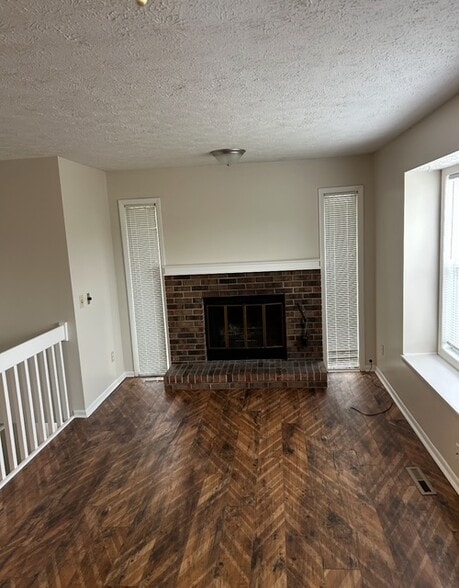 Building Photo - 200 E Chimney Hill Dr