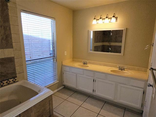 Building Photo - 3813 Waxwing Cir S