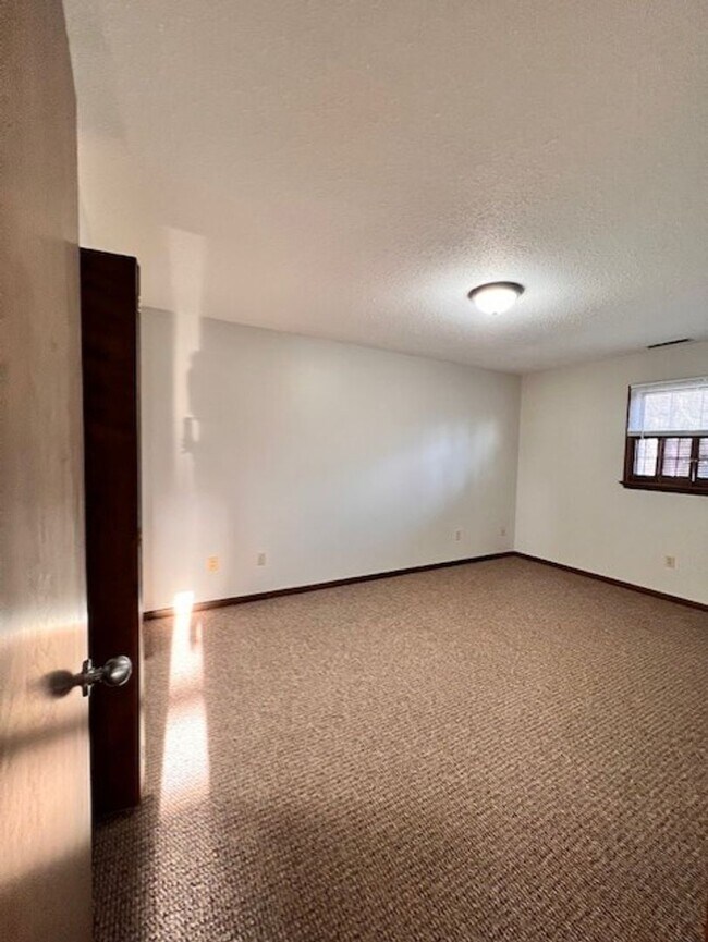 Building Photo - 4273 W Lake Rd