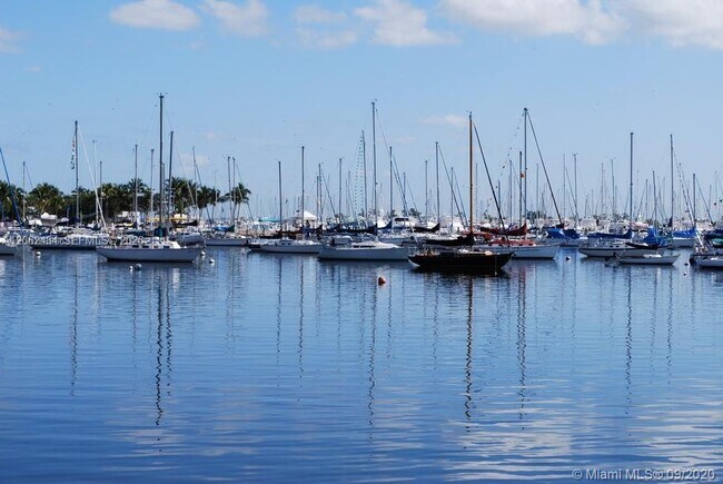 Building Photo - 2811 S Bayshore Dr