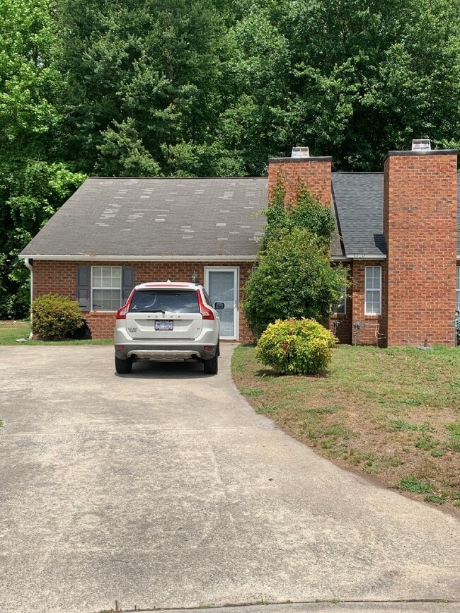 Primary Photo - 1100 Holden Dr