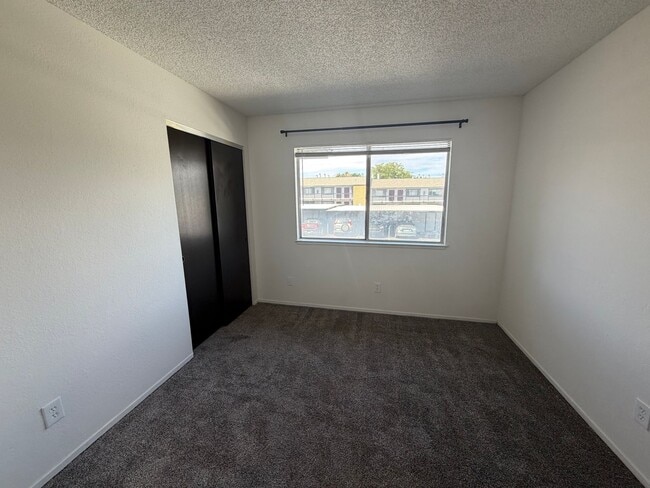 Building Photo - 3075 Berrum Pl