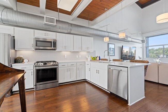 Building Photo - Luxury on Lamar