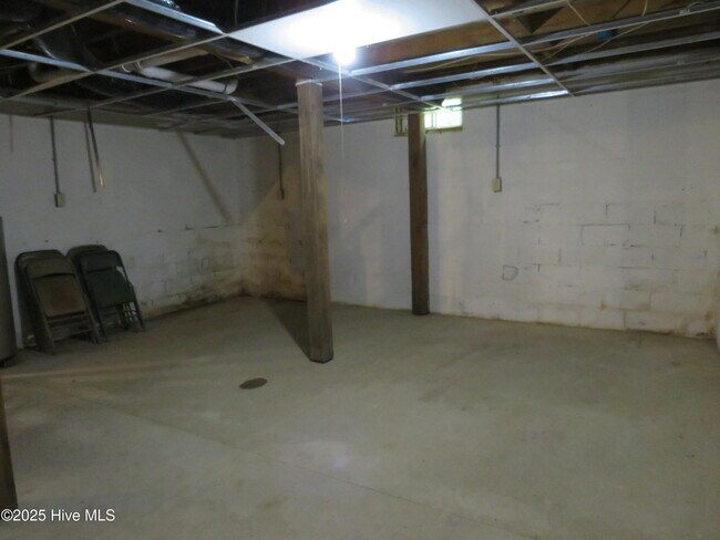 Building Photo - 168 Woodward Ln