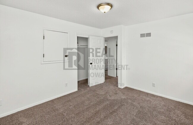 Building Photo - 3414 SW 42nd St