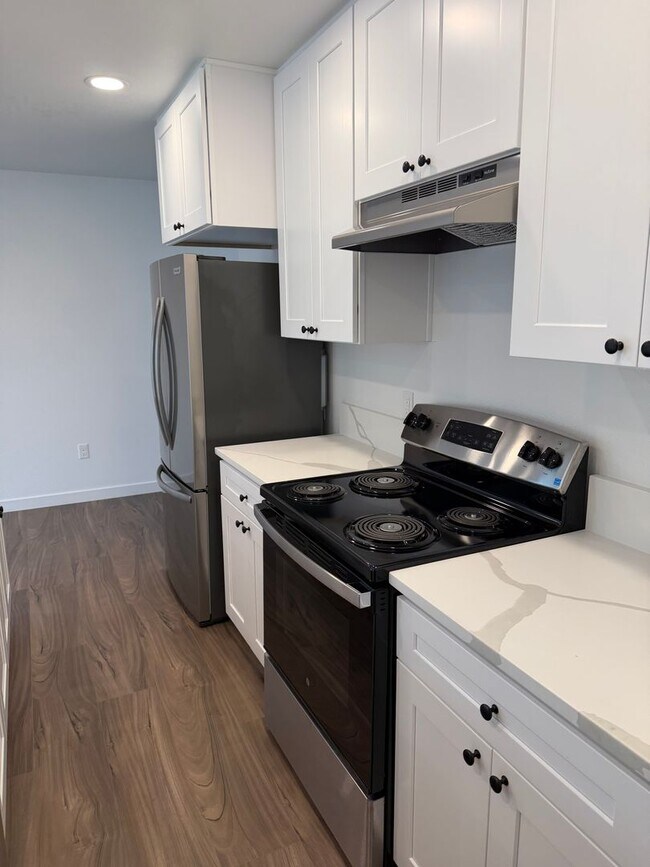 Building Photo - Brand new 3 bedroom 3 full bath townhouse in Thurston! MOVE IN SPECIAL!