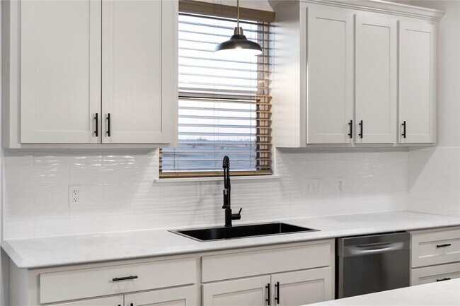 Building Photo - 26218 N 2960 Rd